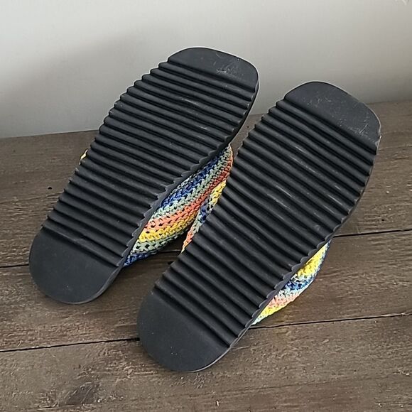 Farm Rio Black Banana Puffy Crochet Flip Flops NEW Size 8 - Picture 7 of 7